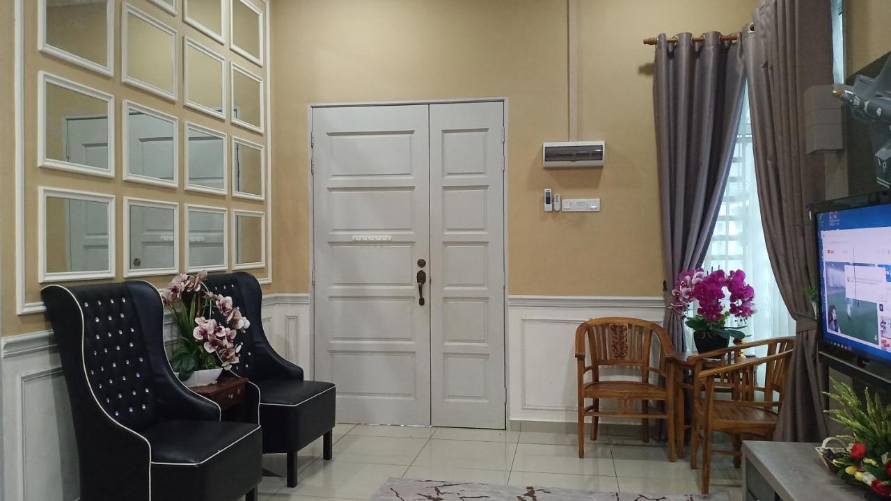 Illa Bella Homestay Jasin Buitenkant foto
