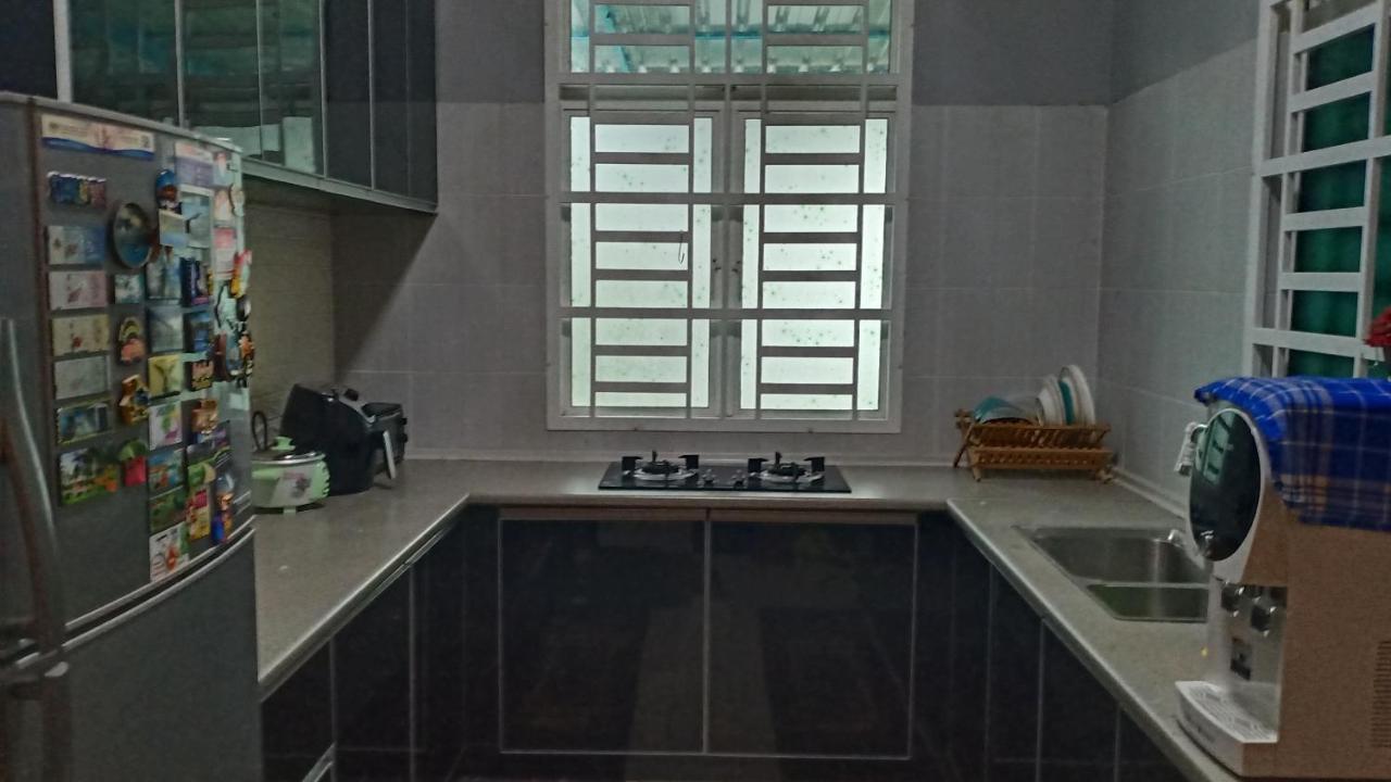 Illa Bella Homestay Jasin Buitenkant foto