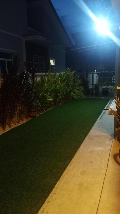 Illa Bella Homestay Jasin Buitenkant foto