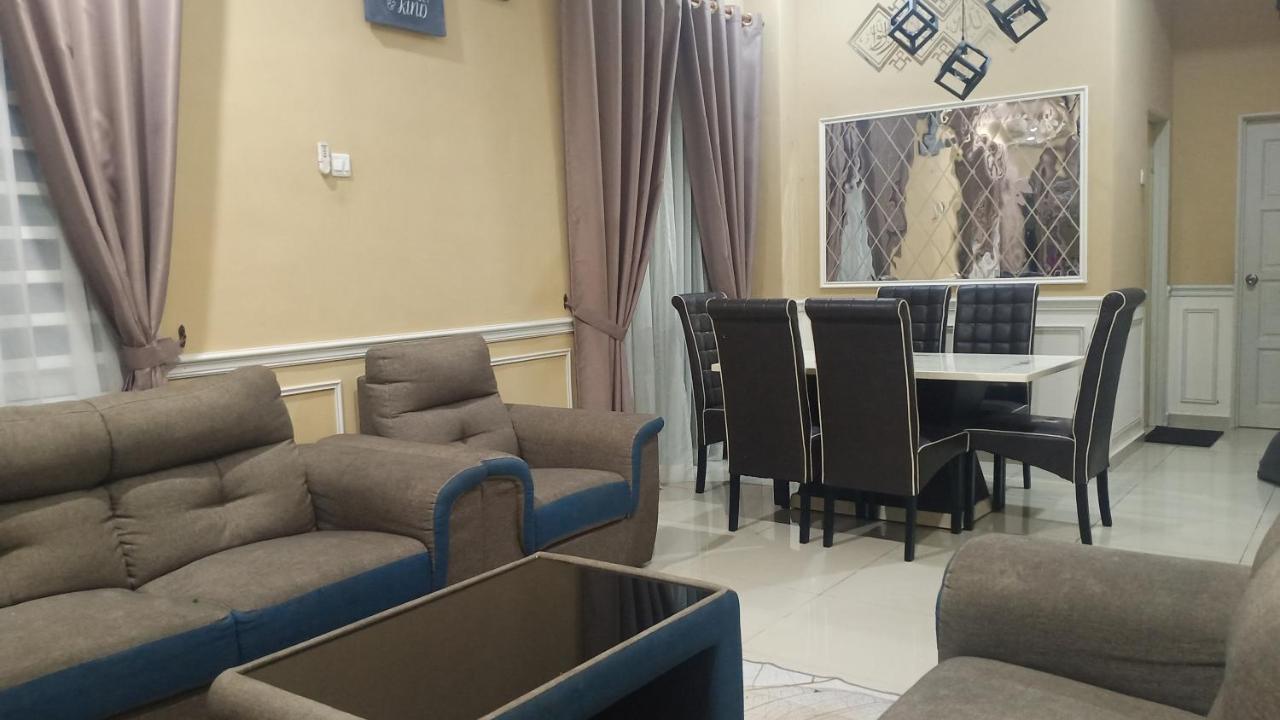 Illa Bella Homestay Jasin Buitenkant foto